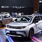 نجاح شركة BYD وتأثيرها الكبير على سوق السيارات الكهربائية في الصين والعالم