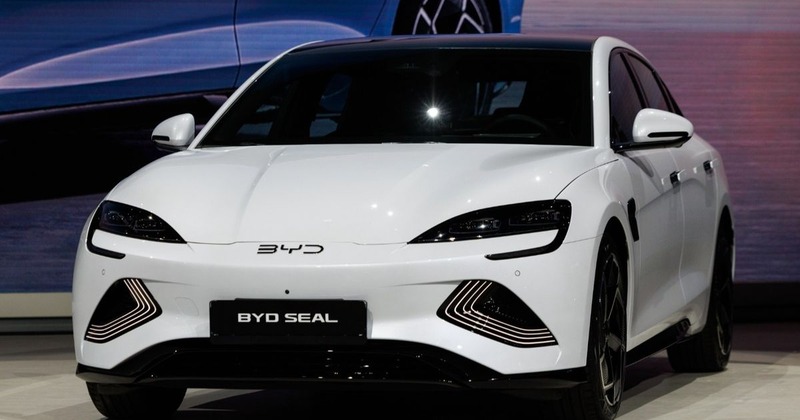 هبوط أسهم BYD مع اشتداد حرب أسعار السيارات الكهربائية في الصين وتأثيرها على الأرباح