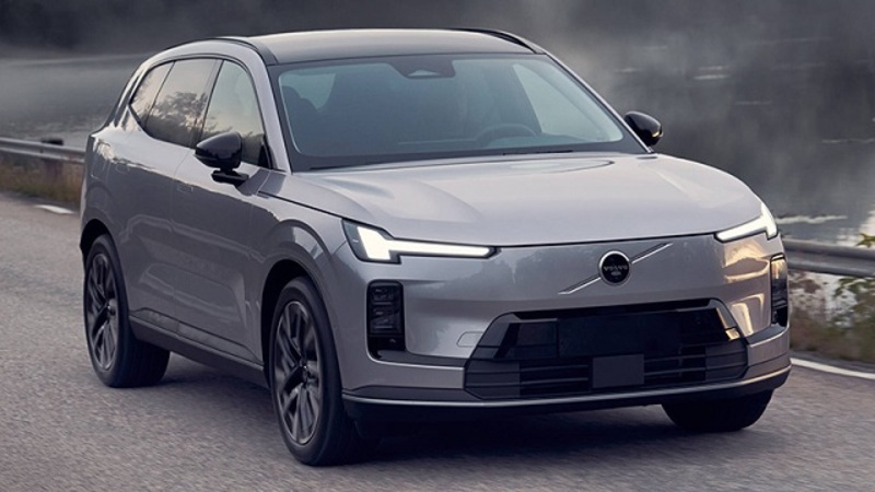 سيارة فولفو XC70 الهجينة الممتدة المدى