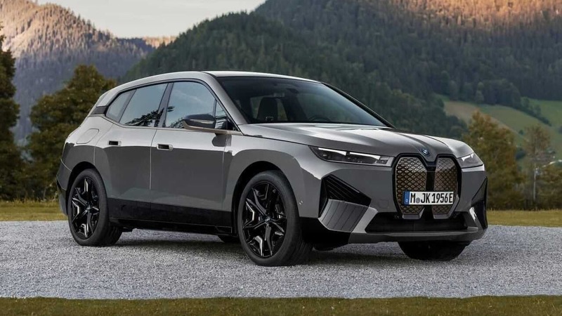 BMW iX من السيارات الكهربائية الأكثر أمانًا