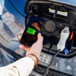 تحديثات OTA: كيف تحافظ على سيارتك الكهربائية حديثة دائمًا