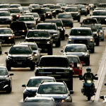 هل انبعاثات السيارات الكهربائية أقل من التقليدية؟ دراسة تكشف مفارقة أول عامين