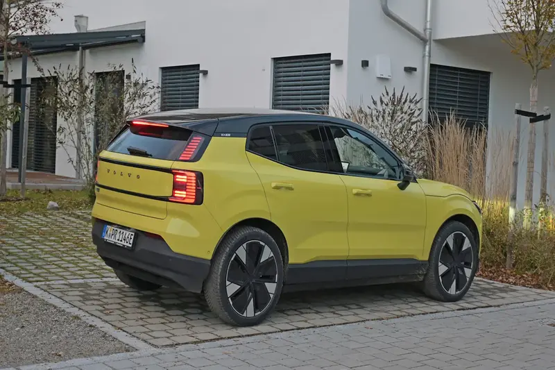 التصميم الخارجي  فولفو EX30