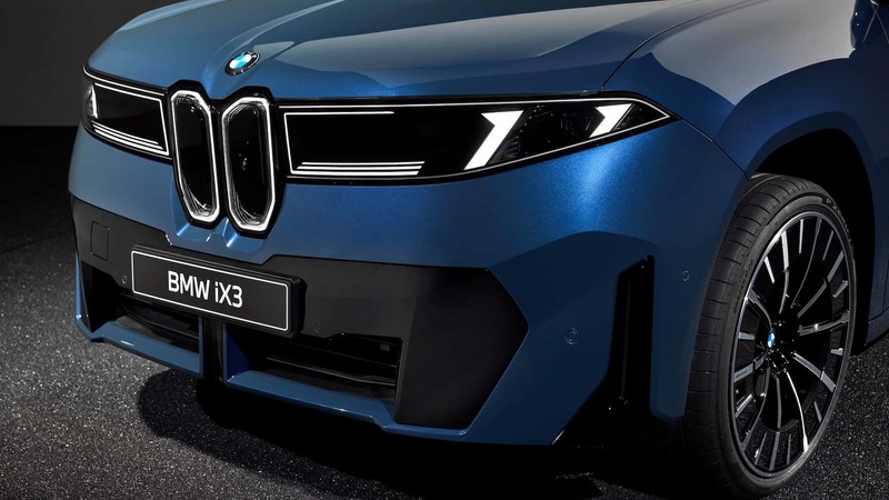 التصميم الخارجي لـ BMW iX3: دمج الديناميكية مع الفعالية