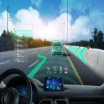 Head-Up Display ميزة عرض المعلومات على الزجاج الأمامي في السيارات الكهربائية