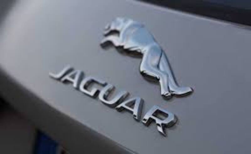 Jaguar تطلق آخر سيارة بمحرك احتراق داخلي: نهاية حقبة وبداية التحول الكهربائي