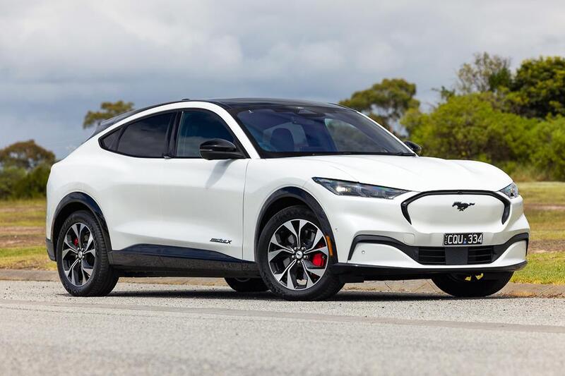 Mustang Mach-E مقارنة بين سيارات رينو وفورد