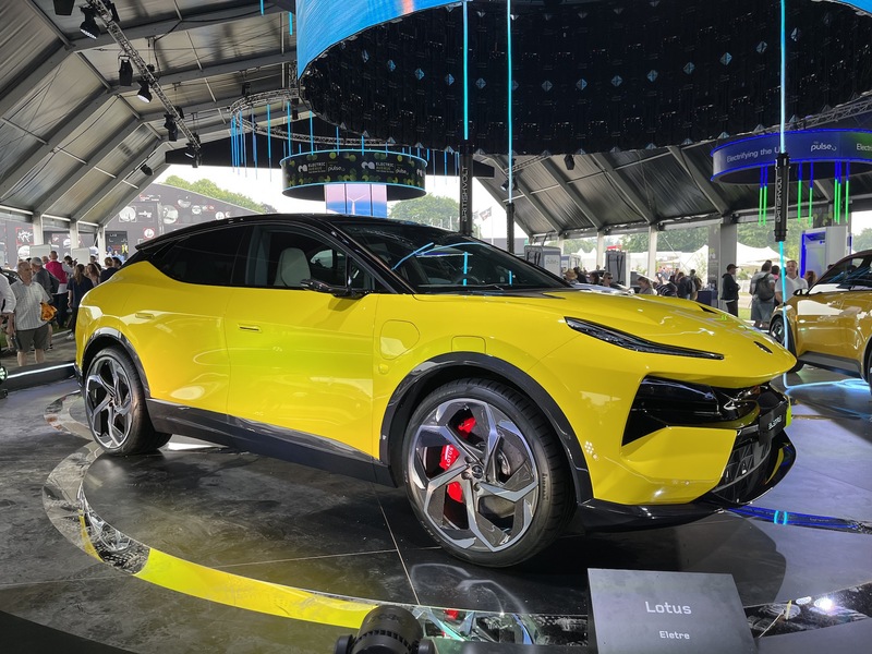 التصميم والتقنيات في سيارة لوتوس 