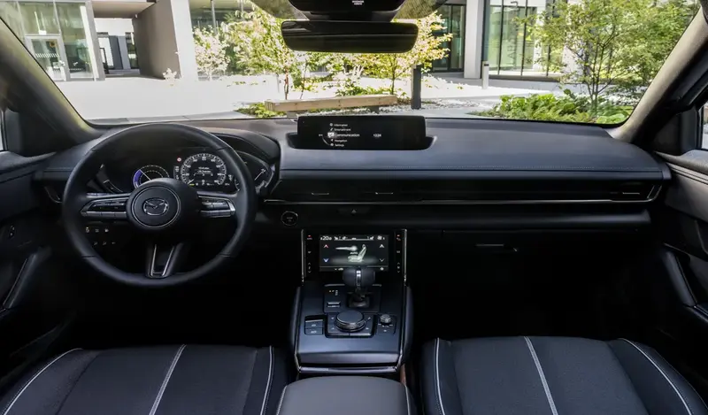 التصميم الداخلي والمقصورة لمازدا MX-30 R-EV
