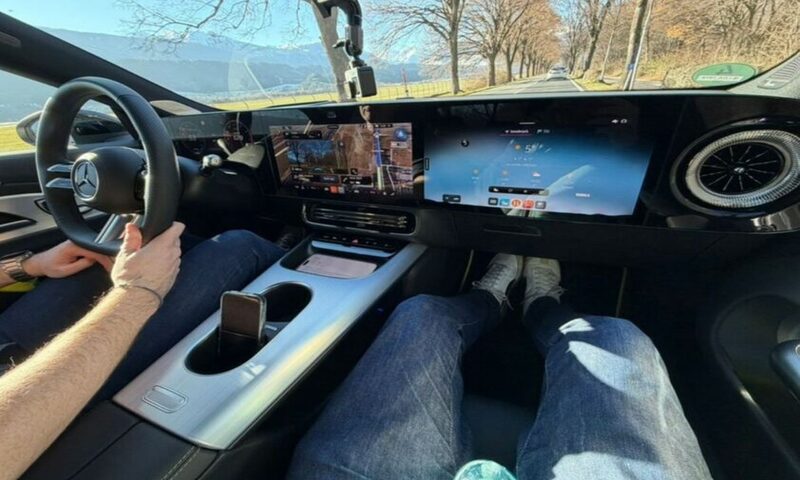 المقصورة في مرسيدس CLA: تقنية تخدم السائق