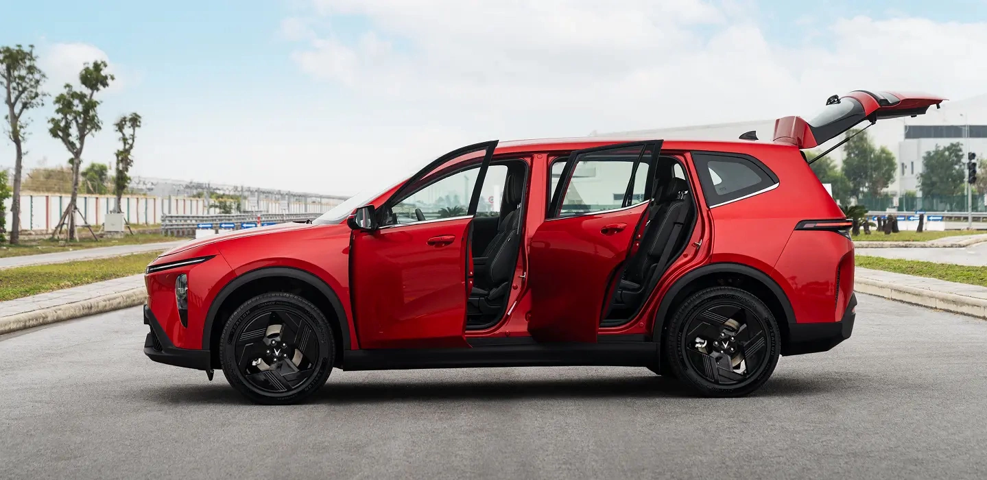 فينفاست تطلق VF MPV7 سيارة كهربائية