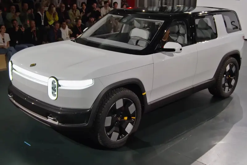 Rivian تتحدى Tesla بطراز R2