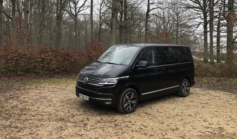 Volkswagen Multivan سيارة كهربائية بسبعة مقاعد