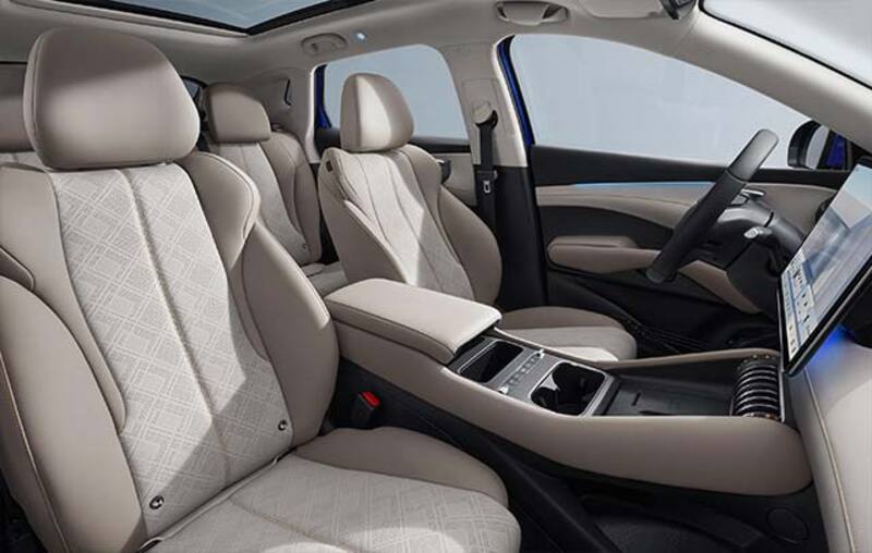 المقاعد الامامية داخل BYD ATTO 3 EVO