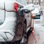 ضعف بطارية السيارة الكهربائية في الشتاء: الأسباب، الأعراض، والحلول العملية