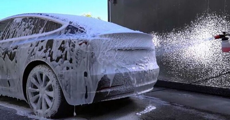 غسيل السيارات الكهربائية المتنقل