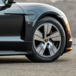 إطارات السيارات الكهربائية: هل تدوم أقل فعلاً؟