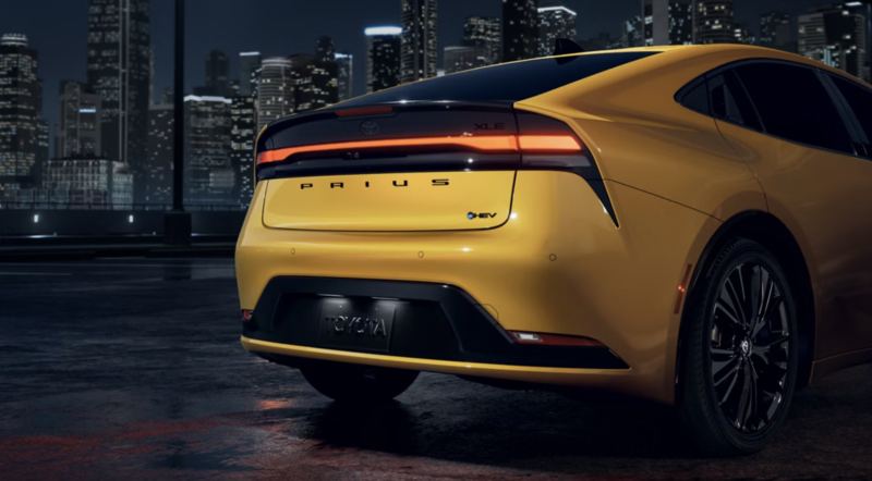 تصميم سيارة Toyota Prius الخرجي