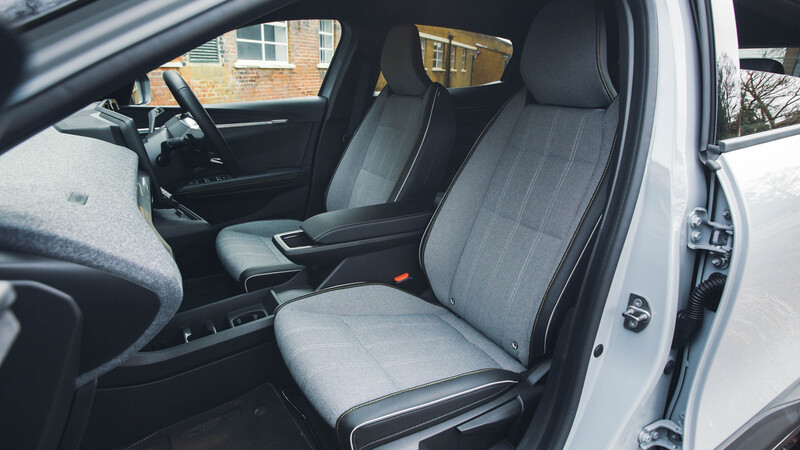 التصميم والراحة في رينو ميغان الكهربائية