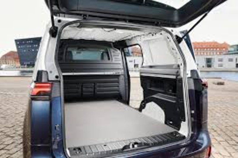 صُممت ID.Buzz Cargo بشكل مُحسن لحمل البضائع الصغيرة أو المتوسطة بسهولة