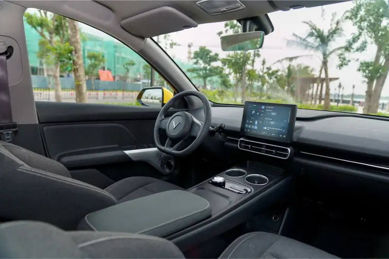 المقصورة الداخلية لVinFast Limo Green