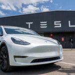 Tesla والذكاء الاصطناعي: المستقبل يتجاوز السيارات الكهربائية