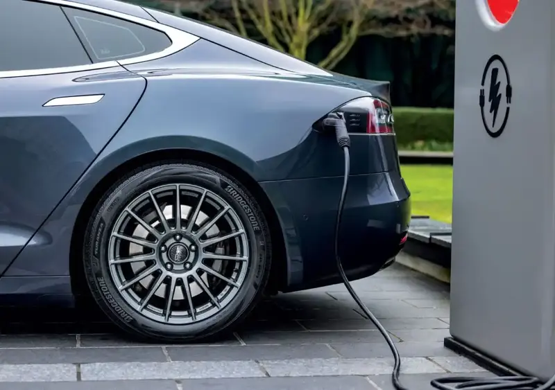 قطع السيارة الكهربائية التي تتطلب تغييرًا دوريًا 