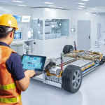 علماء يكتشفون حلاً قد يغيّر مستقبل بطاريات السيارات الكهربائية بالكامل