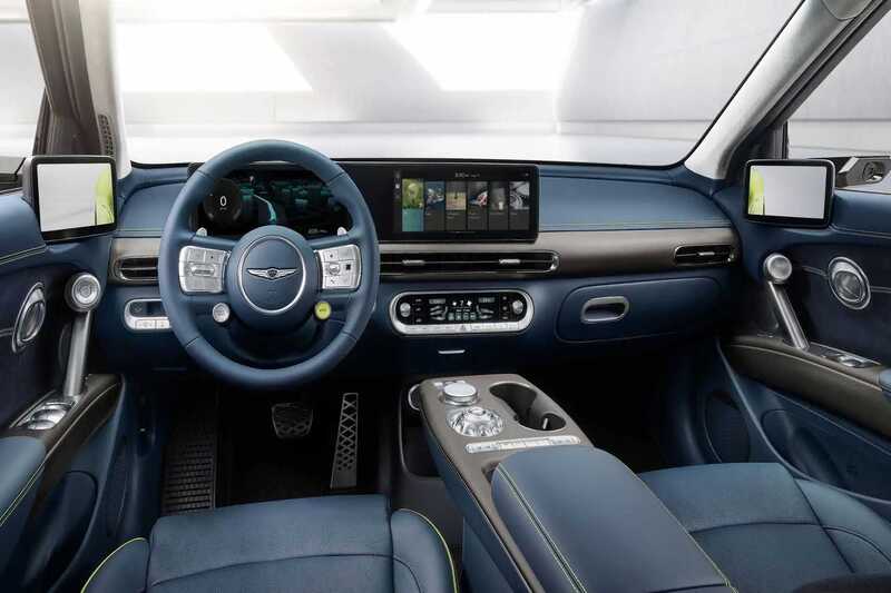 المقصورة الداخلية في Genesis GV60 : مستقبل التكنولوجيا داخل السيارة
