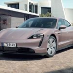 بورشه تايكان تفوز بلقب سيارة العام الكهربائية: الأداء الفاخر يلتقي مع المستقبل الكهربائي