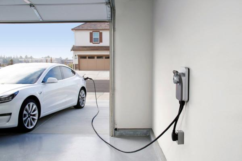 الشحن المنزلي (AC Charging) من انواع شواحن السيارات الكهربائية