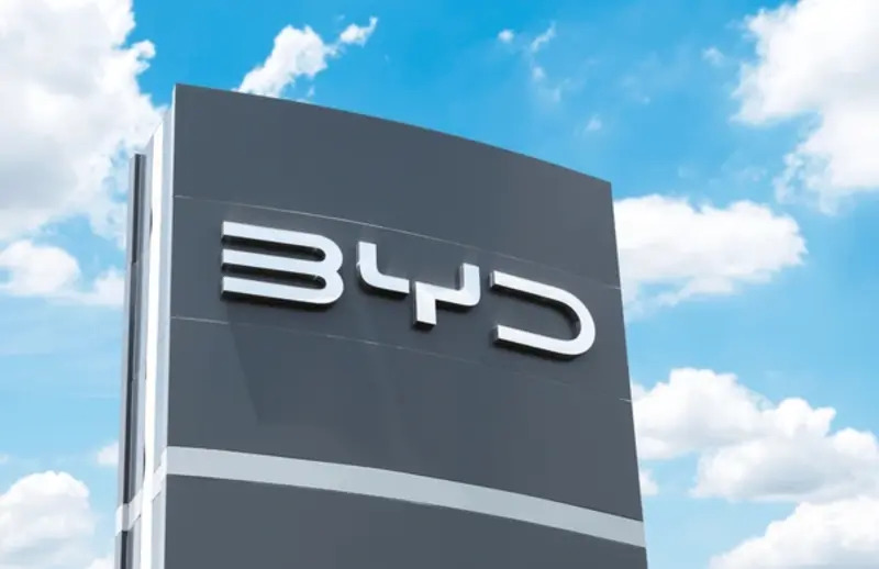BYD تتصدر سوق السيارات الكهربائية في بريطانيا: تحول كبير في موازين القوى