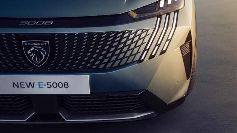 بيجو E-5008 الكهربائية: السيارة العائلية الكبيرة تدخل عصر الكهرباء بالكامل